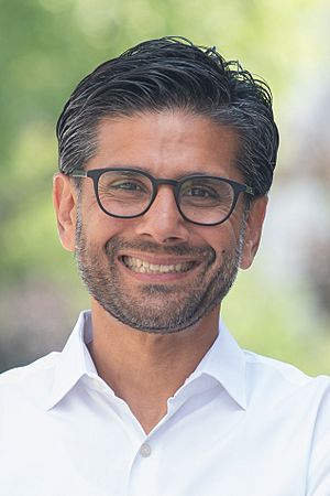 Yasir Naqvi - 2021 (cropped).jpg