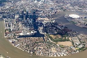 Aerial view of London from LHR approach (03)