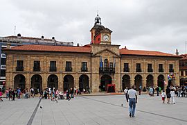 Avilés, Ayuntamiento, Plaza de España