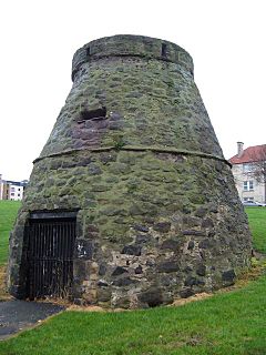 Lochend Castle Doocot.jpg