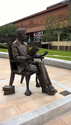 Statue of Arnold Bennett outside the Potteries Museum & Art Gallery in Hanley, Stoke-On-Trent