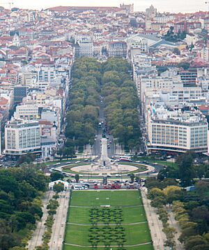 Avenida da Liberdade (22344060581) (cropped)