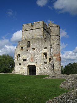 Donnington Castle - April 2005.jpg