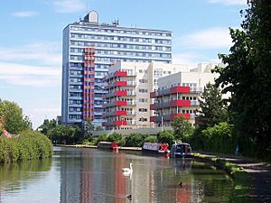 Grand Union Canal at Alperton.jpg