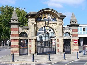 HMS Nelson Gateway - geograph.org.uk - 548610