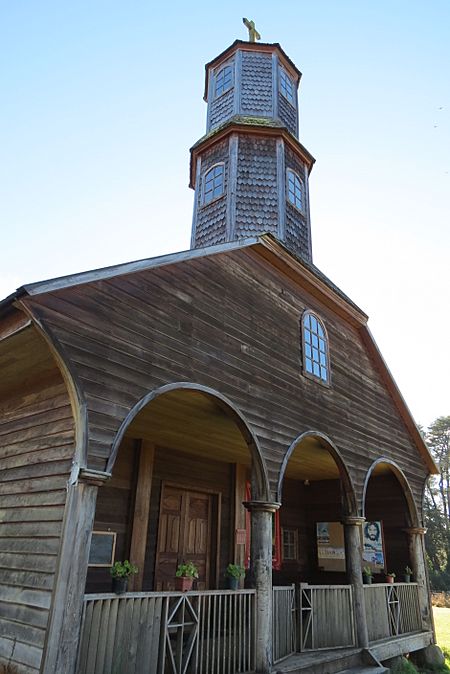 Iglesia de Colo hacia arriba