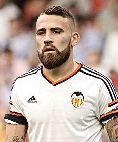 Nicolás Otamendi 2015 (cropped)