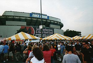 RisingTourGiantsStadiumLot