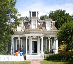 Valley Knudsen Garden and Residence