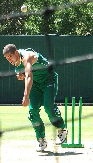 Wayne Parnell bowling 3