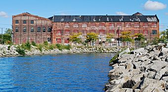 Detroit Dry Dock Complex 2009.jpg