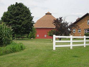 Eleroy Il Otte Round Barn2.JPG