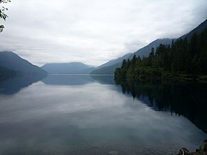 2009-0606-LakeCrescent