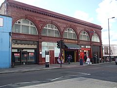 Caledonian Road stn building.JPG