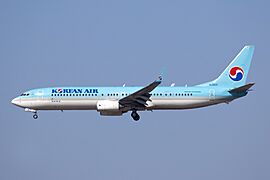 HL8221 B737-800 Korean Air (7567040074)