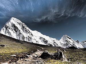 Pumo Ri, Nepal