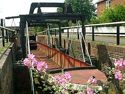 Stoke Bruerne boat weighing machine