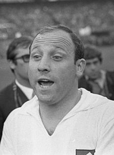 Uwe Seeler 1968 (cropped)