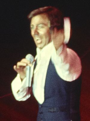 Des O'Connor, Christchurch NZ (1974) 3 (cropped).jpg