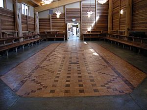 Duwamish Longhouse interior 01