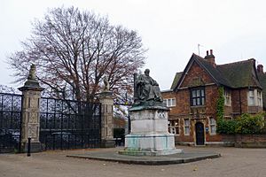 Hatfield GascoyneCecil statue