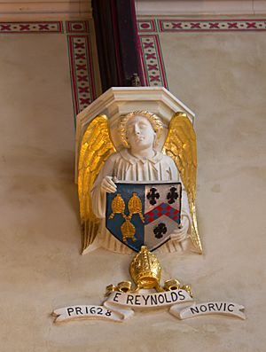 Lincoln's inn chapel 1 (14136012311)