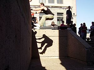 Parkour-MontrealPK-Oct02-2005094