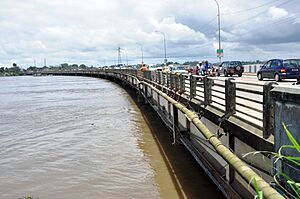 Pont sur le Wouri