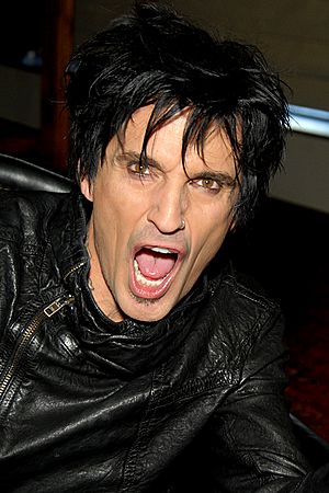 Tommy Lee 2012.jpg