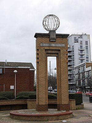 Globe Town arch, Roman Road 02