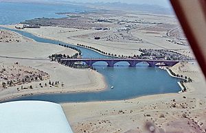 London Bridge Lake Havasu, aerial view 1973, Film0 A 6-11-b