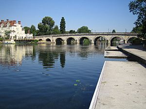 Maidenhead Bridge and River Thames - geograph.org.uk - 205285.jpg