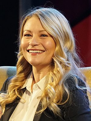 Emilie de Ravin (51929871824) (cropped).jpg