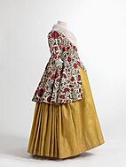 Jacket in chintz, skirt in wool damask, 1750-1800. MoMu - Fashion Museum Province of Antwerp, www.momu.be. Photo by Hugo Maertens, Bruges.