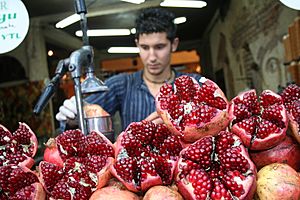 Makingpomegranatejuice