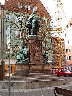 Nuernberg-behaim-denkmal-v-so