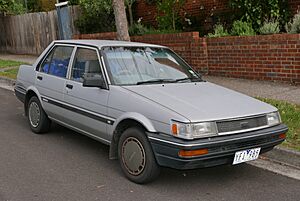 1987 Toyota Corolla (AE82) CS sedan (2015-11-11) 01