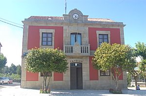 Casa consistorial de Catoira.jpg