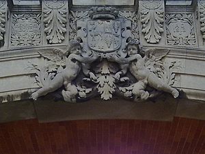 Coat of Arms on the Bridge of Sighs Oxford (cropped)