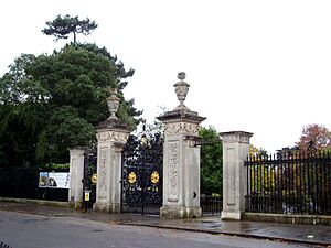 Kew Gardens, London Borough of Richmond upon Thames, TW9 (3039724552)