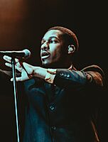 Leon-Bridges (cropped).jpg