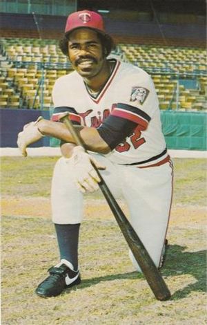 1981 Minnesota Twins Postcards Gary Ward.jpg