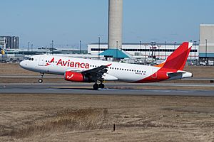 Avianca Airbus A320 N493TA (40154574954)