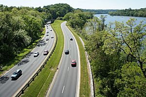 George Washington Parkway 04 2012 1403