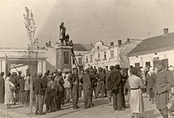 Lenin-in-lviv-1941