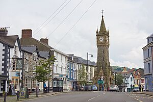 Central Machynlleth, June 2016.jpg