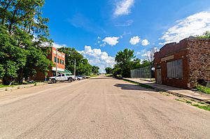 Cedar Street in Thayer, July 2017