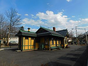 Waldwick station - April 2018.jpg