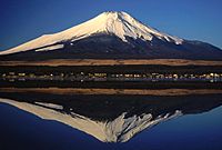 01 Fujisan from Yamanakako 2004-2-7