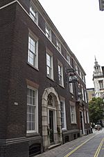 EH1064708 Innholders Hall 02.jpg